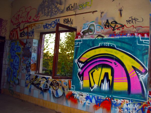 24102004_hall